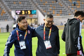 东方主帅李志坚（左）期望球队能维持稳定表现。郭晋朗摄
