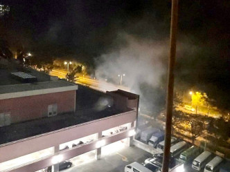 景林邨停車場一貨櫃車突然起火。Facebook將軍澳主場圖片