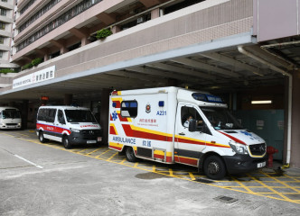 被踢伤警员及该名非华裔男子送往律敦治医院治理。