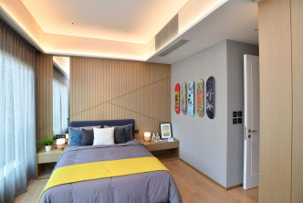 睡房采用渗光灯槽，营造暖意氛围。