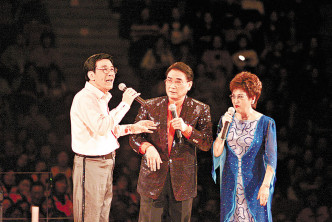 修哥同譚炳文及琴姐經常同台表演。