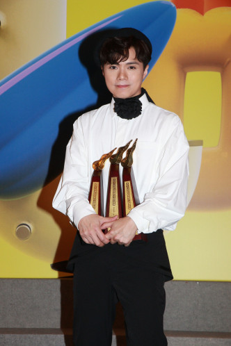 张敬轩去年于商台主办的《叱咤乐坛流行榜颁奖典礼》夺3奖。