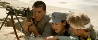 《黃河絕戀》是1999年上映的中國戰爭片。電影截圖