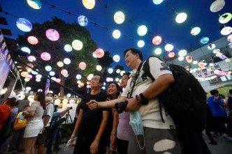 大澳水鄉花燈節亮起2500個手繪特色燈籠。
