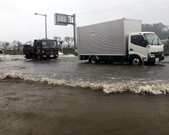 关东地区暴雨成灾多处水浸。AP