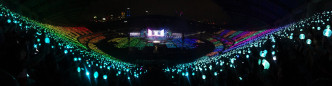 《BTS World Tour: Love Yourself in Seoul》，其实成个Tour在亚洲、欧洲及北美共开了42场，首场在9万座位的Seoul Olympic Stadium举行。