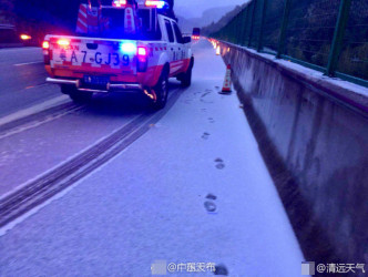 道路出现结冰。