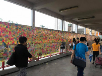 多个地区都有市民自发布置「连侬墙」。‎突发事故报料区Wing Cheung图片