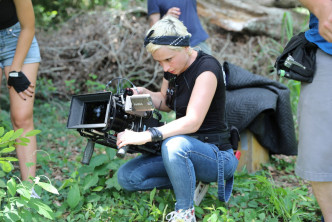 摄影导演Halyna上月意外身亡。
