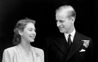 英國皇室在喪禮前夕公開多張菲臘親王伉儷的照片。網上圖片