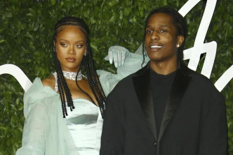 Rihanna与A$AP Rocky于5月时正式公开恋情。