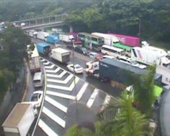 葵青路近青衣大桥现时交通挤塞。图:运输署