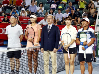 香港网球公开赛星级名人赛在维园举行，大会邀得「香港网球总会大使」陈奕迅落场进行星级赛事。