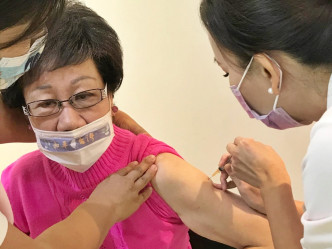 吕秀莲前副总统希望当局评估大陆国药疫苗施打的利弊。吕秀莲FB图片