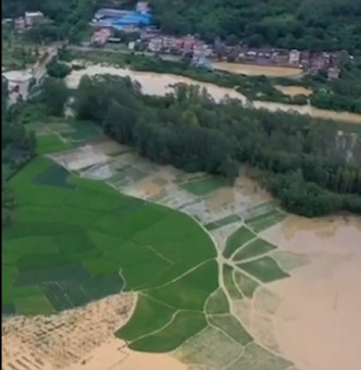受持续暴雨影响，广东多地严重水浸。(网图)