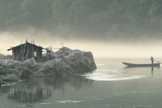 电影在福岛县雾幻峡拍摄，在杜可风镜头下营造了一个如诗如画的光影世界。