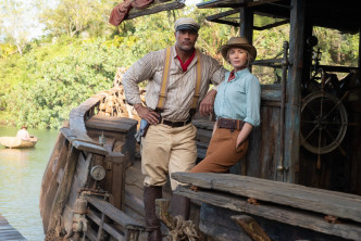 艾美莉饰演的科学家与狄维庄逊远赴亚马逊森林。