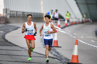 十一月打破男子青年紀錄的小將謝俊賢，則以31分24秒再次刷新香港青年紀錄兼於青年組奪冠。　相片由大會提供