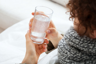 喝溫水可殺死流感病毒是沒有科學根據。網上圖片