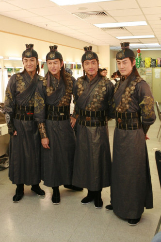 当年《少年四大名捕》由4位备受力捧小生林峯(右一)、吴卓羲(右二)、陈键锋(左二)、马国明(左一)担任男主角。