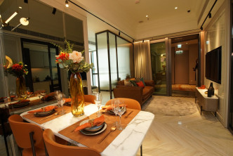 经改动28楼C室示范单位，客饭厅以长方形设计。