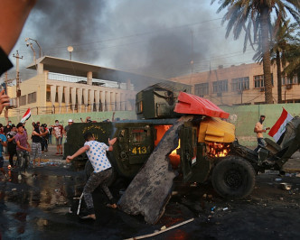 伊拉克全國多處的反政府示威持續。AP