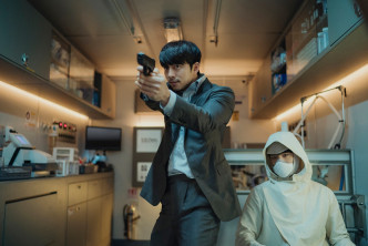 孔劉與朴寶劍合作的《複製人徐福》明日公映。