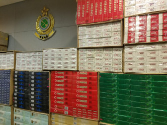 海关在深圳湾管制站一辆入境货车检获约135万支怀疑私烟，估计市值约360万元。
