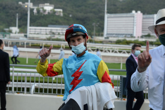 史卓豐今日憑「佳運財」贏得在港第二百場頭馬。