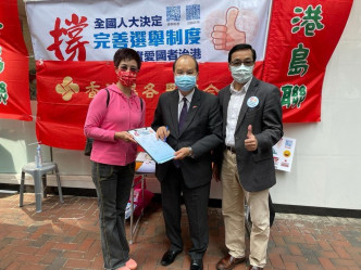 张建宗昨日亲身到街站签名并落力呼吁广大市民支持。