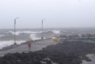 热带气旋「尼瓦」登陆印度南部。AP图片