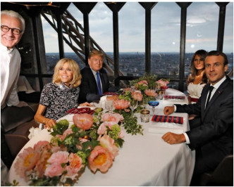 去年特朗普夫婦與馬克龍夫婦便是在巴黎鐵塔上的Jules Verne用餐。