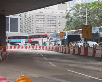受意外影响，车龙一度排至九龙城回旋处。图:网民Andrew Ho‎香港突发事故报料区