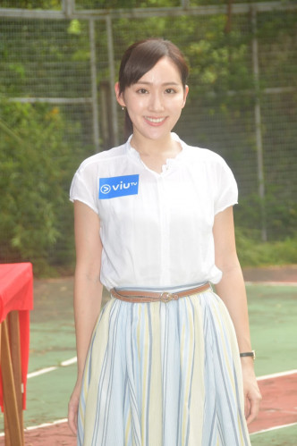 吴海昕饰演老师，唔需要着泳衣亦唔使游水。