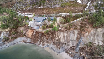 位于挪威北部阿尔塔市近郊海岸土地崩塌。AP