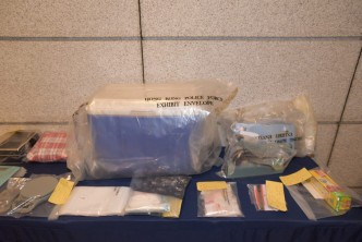 警方搜出市值约3600万元毒品及包装工具。