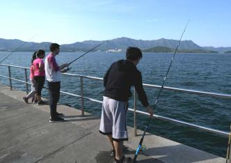 吐露港市民钓鱼