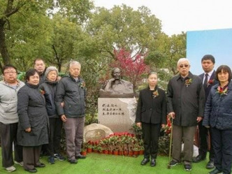 陳小魯骨灰近日正式安葬於上海福壽園海星園。網圖