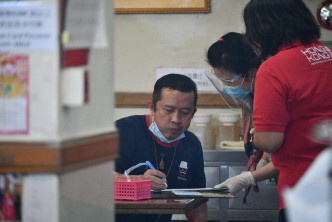 民政總署為九龍城區泰裔人士安排免費病毒檢測服務。