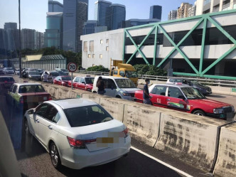 東區走廊發生5車連環相撞意外。香港突發事故報料區FB圖