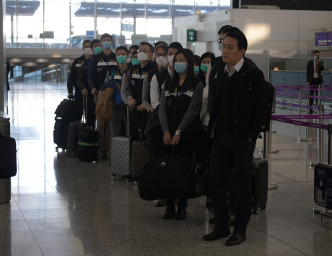 约30名入境处及衞生署人员，下午出发往日本东京