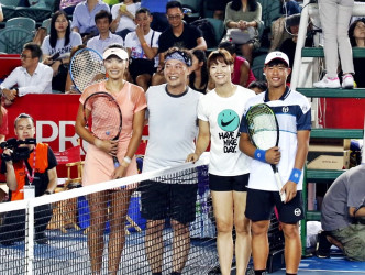 陈奕迅夥拍香港首席女子网球手张玲，对战中国传奇网球手李娜及香港首席少年网球手吴奇龙。