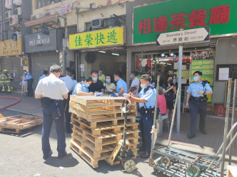 消防及警方到場。 梁國峰攝