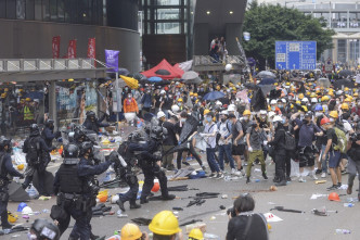 反对逃犯条例示威演变成激烈冲突。资料图片