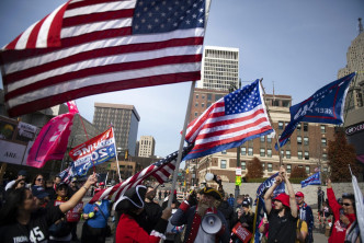 密歇根州底特律有特朗普支持者示威聲稱選舉不公。AP圖片