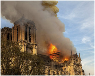 巴黎聖母院星期一發生大火。AP