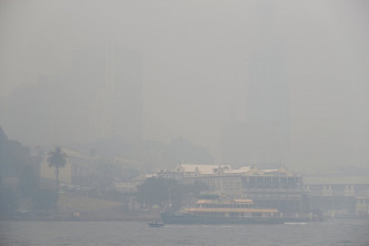澳洲雪梨遭烟雾笼罩。AP图片