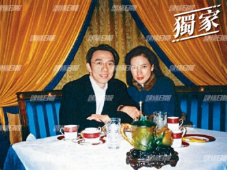 馮陳二人於03年12月10日乘直升機去澳門晚飯，互相表白後合照。