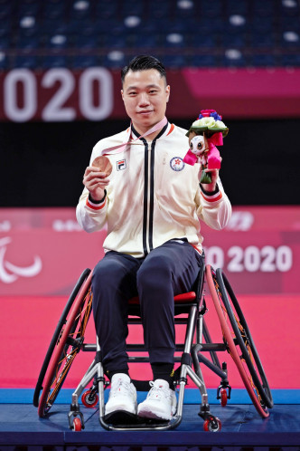 陳浩源在羽毛球男子WH2級單打奪得銅牌。