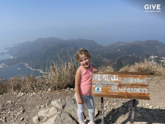 5歲的Winnie Wheeler成功挑戰鳳凰徑。 give.asia圖片